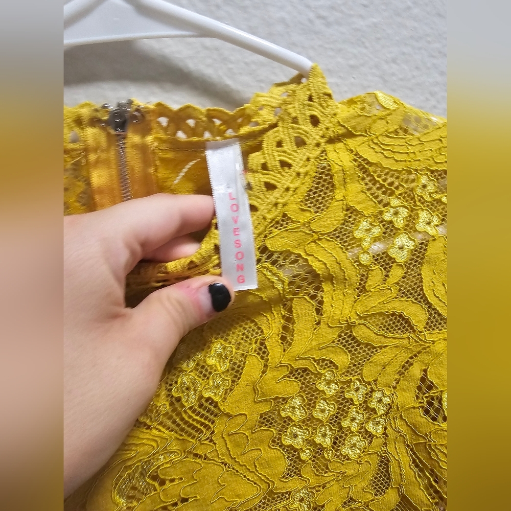Lovesong Yellow Lace Women's Top - Picture 2 of 4